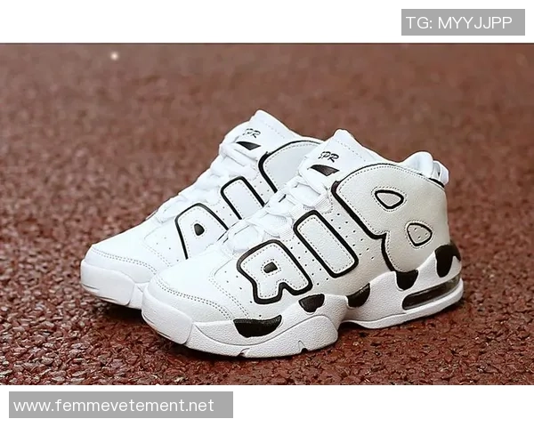 时尚与运动完美结合足球明星休闲鞋引领潮流新风尚