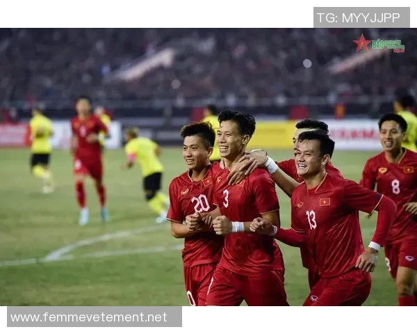 武汉足球队与南京足球队赛后复盘分析双方状态及表现的深度探讨