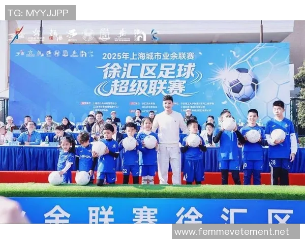 足球明星加盟上海球队引发热潮球迷期待新赛季精彩表现