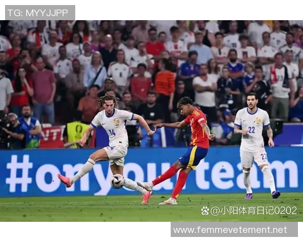 足球明星挑战拳击训练视频展现惊人力量与技巧的完美结合 足球明星挑战拳击训练视频展现惊人力量与技巧的完美结合