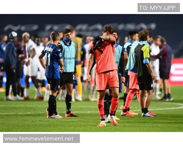 阿甘全美足球明星队的传奇旅程与不屈精神展现 阿甘全美足球明星队的传奇旅程与不屈精神展现